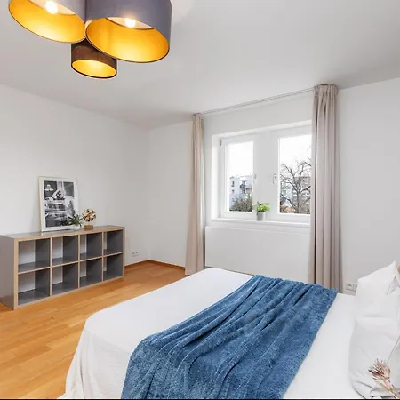 Family Friendly Spacious Two Floor Apartman Prága