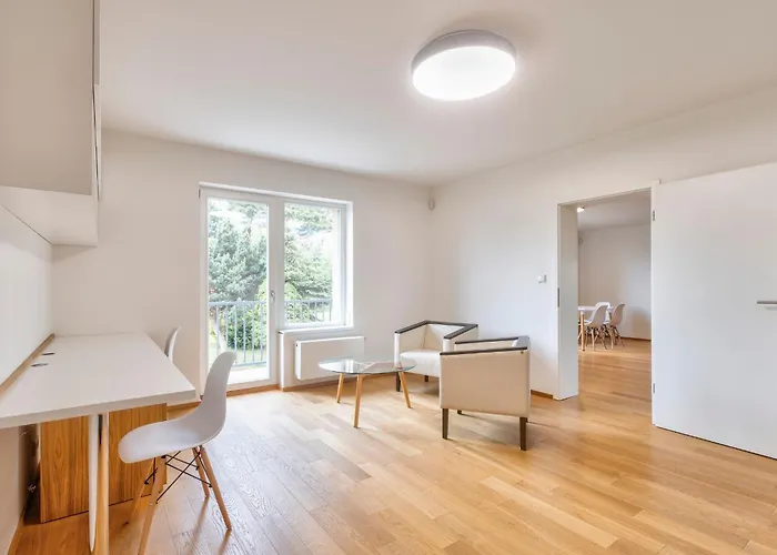 Family Friendly Spacious Two Floor *