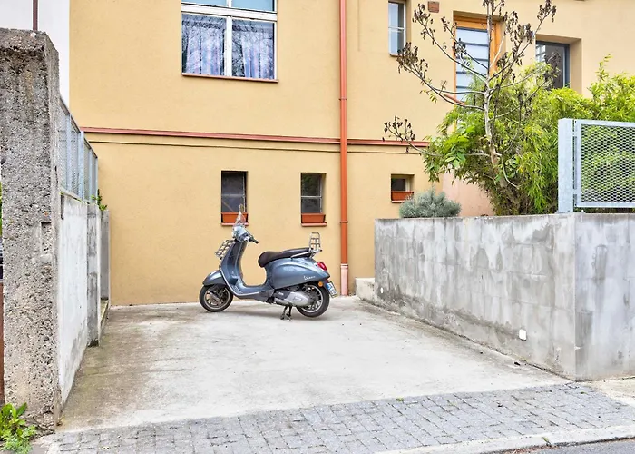 Family Friendly Spacious Two Floor *