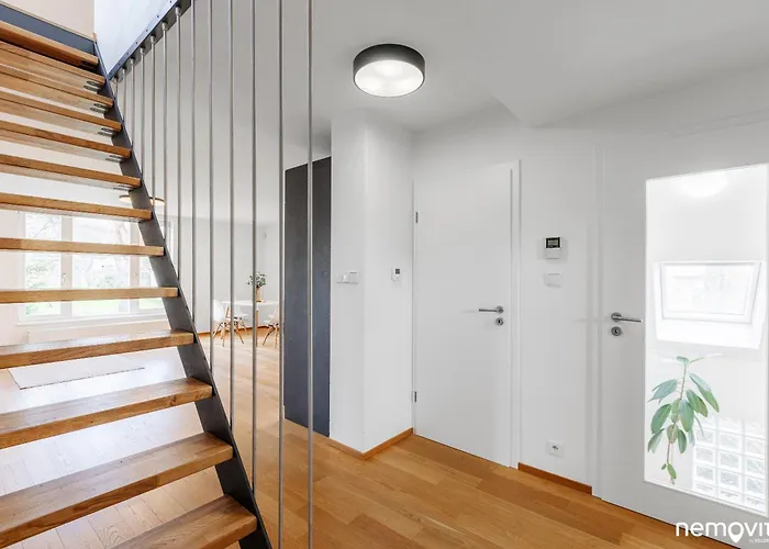 Family Friendly Spacious Two Floor *