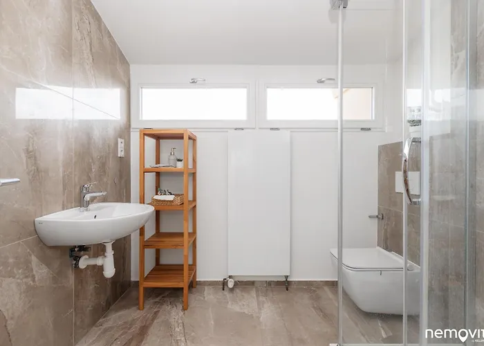 Family Friendly Spacious Two Floor Lägenhet