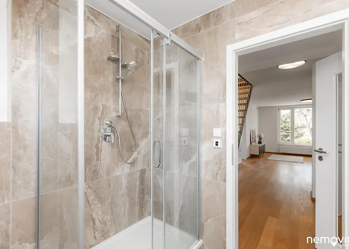 Family Friendly Spacious Two Floor *