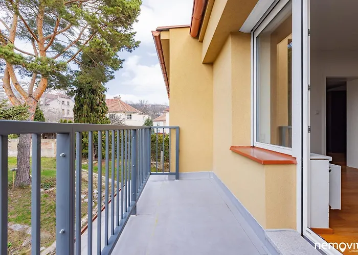 Family Friendly Spacious Two Floor *