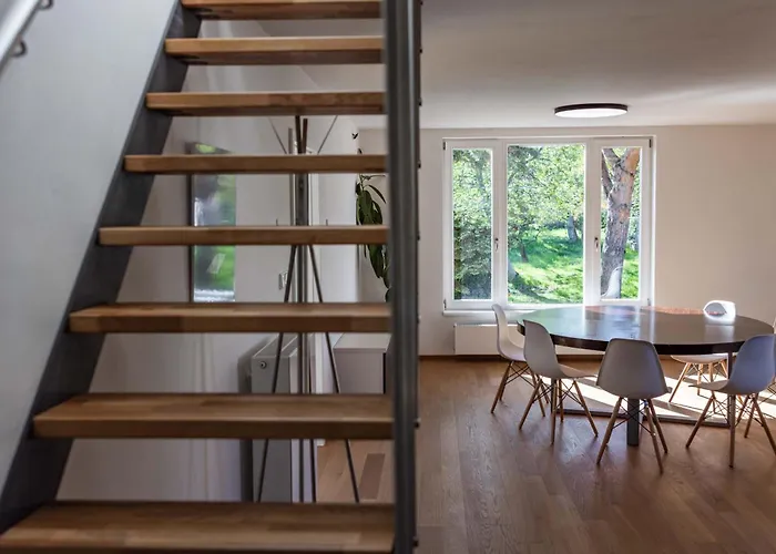 Family Friendly Spacious Two Floor Lägenhet *