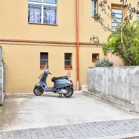 Family Friendly Spacious Two Floor *