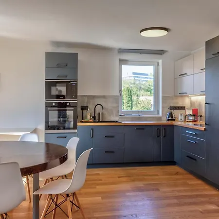 아파트 Family Friendly Spacious Two Floor