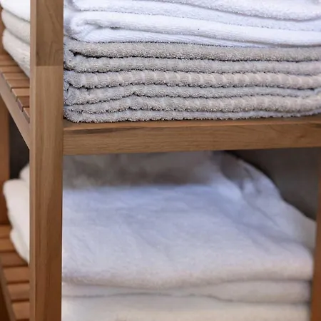 Family Friendly Spacious Two Floor Praag