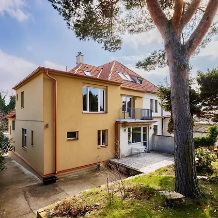 아파트 Family Friendly Spacious Two Floor 프라하