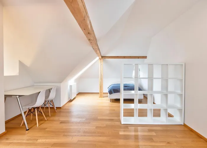 Family Friendly Spacious Two Floor Apartamento
