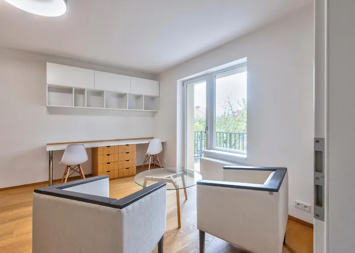 Family Friendly Spacious Two Floor Praga