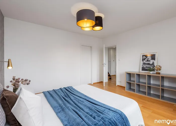 Family Friendly Spacious Two Floor Apartamento
