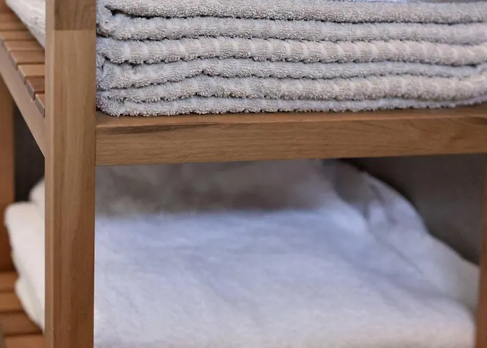 Family Friendly Spacious Two Floor Praag