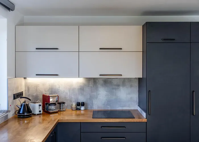 Family Friendly Spacious Two Floor *